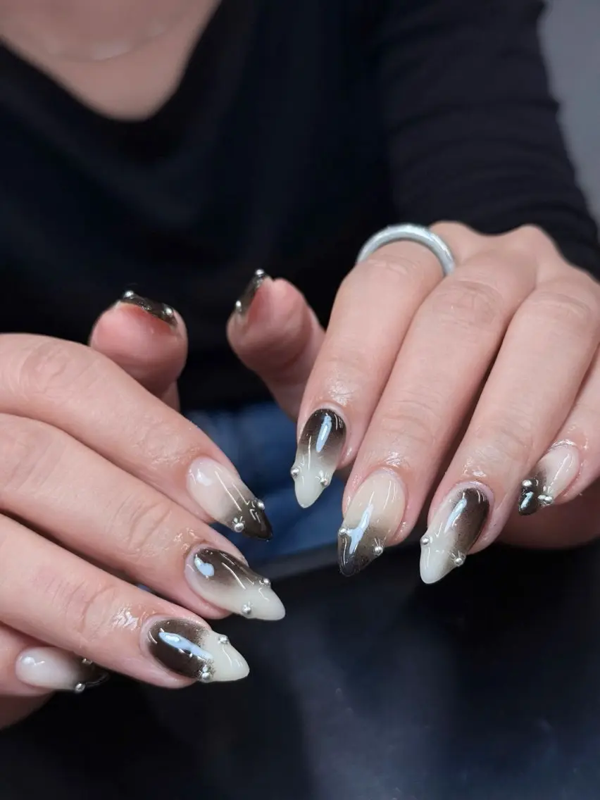 ネイル グラデーション 韓国ネイル シルバー Iconic Nailのネイルデザイン