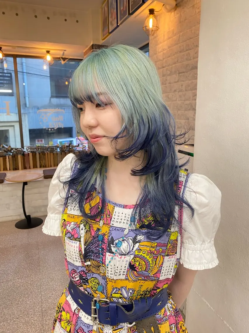 ミディアム カラー ブリーチ デザインカラー レイヤーカット レイヤーウルフ エクステ磯部のヘアスタイル