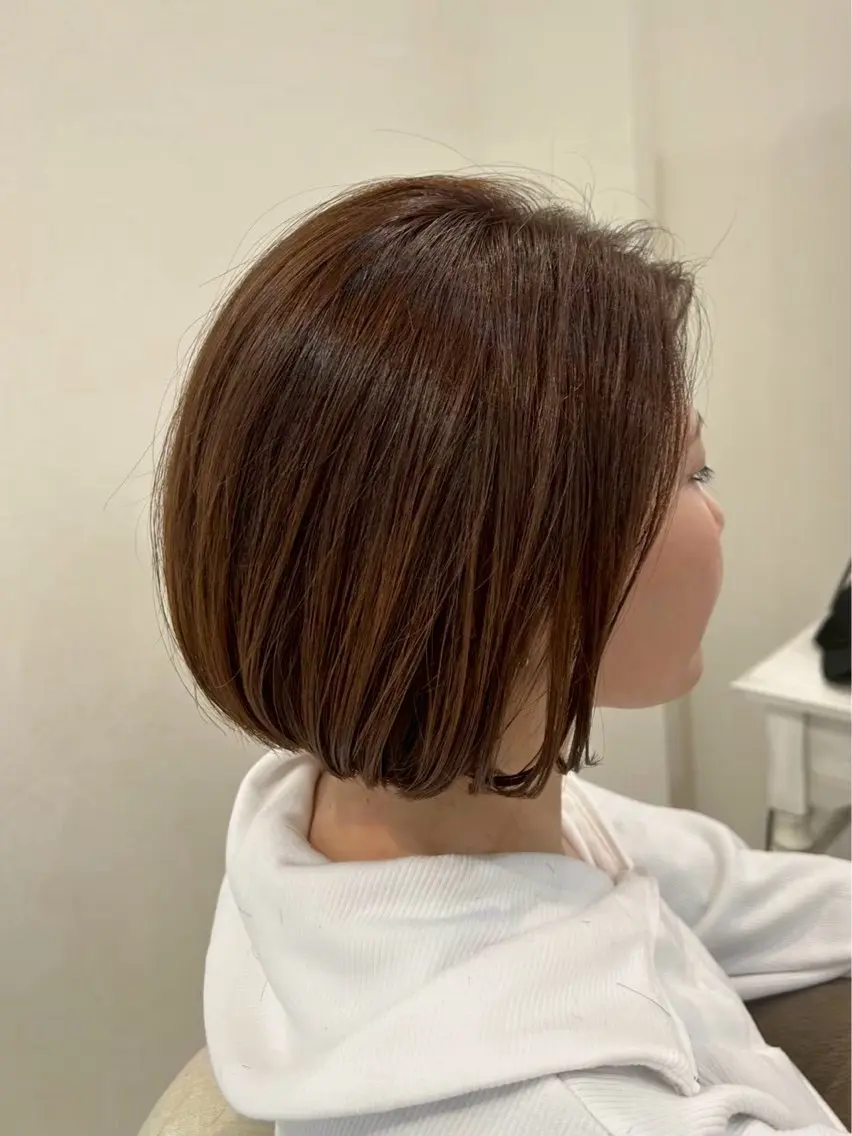 ショート カラー 大谷 真央のヘアスタイル