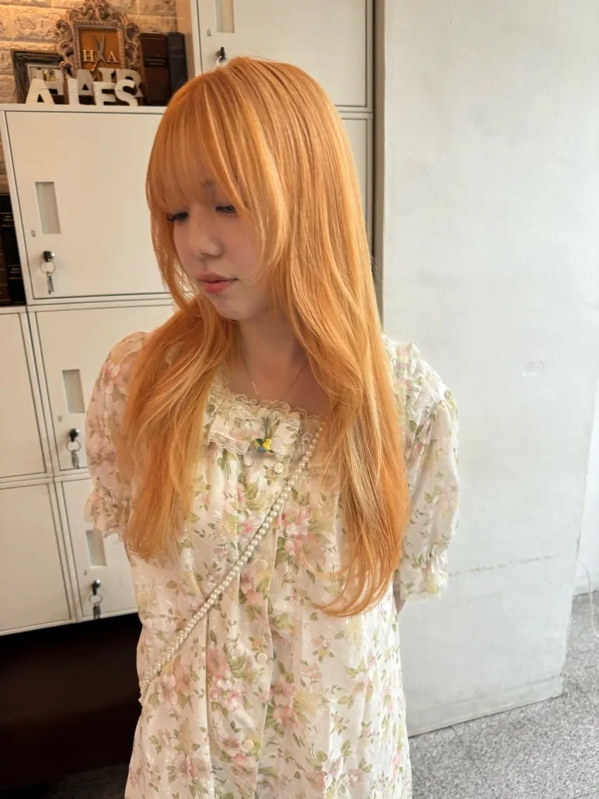 セミロング カラー レイヤーウルフ エクステ磯部のヘアスタイル