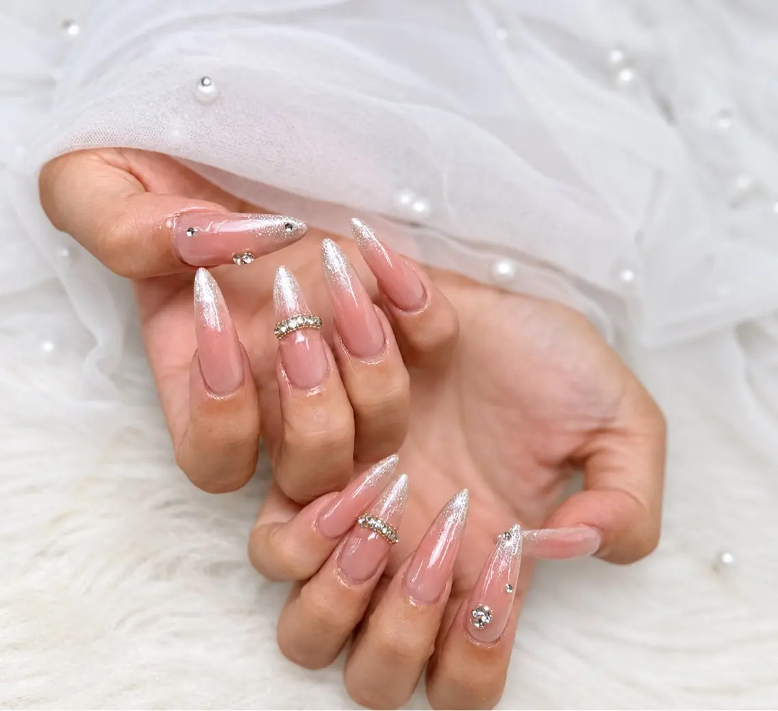 ネイル アートネイル ボルドー フレンチネイル ジェルネイル 氷ネイル・うるうるネイル ハンドネイル Julie Nail Hinのネイルデザイン