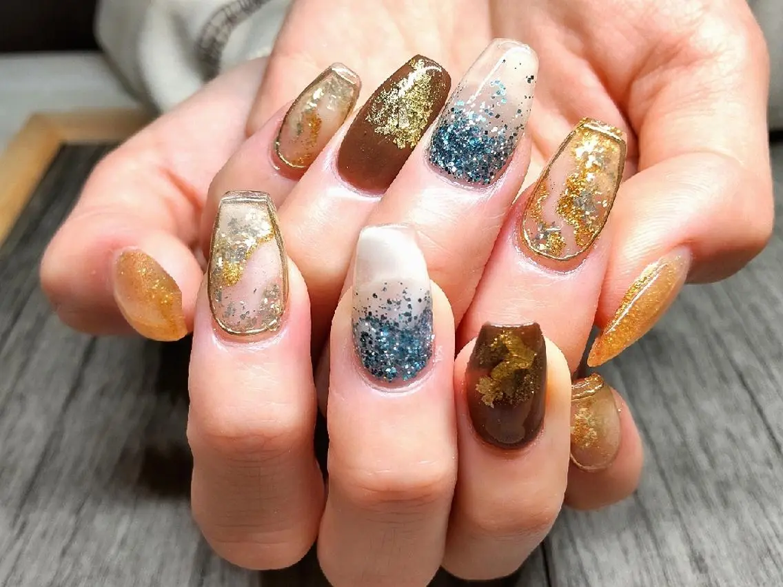 ミディアム ネイル 長さ出し ジェルネイル キラキラネイル スカルプネイル T&A nailのネイルデザイン