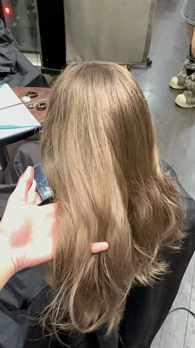 ロング カラー ベージュカラー ブリーチ ブロンド ケアブリーチ 透明感カラー Lima/ハイトー ン/心斎橋/長堀橋のヘアスタイル