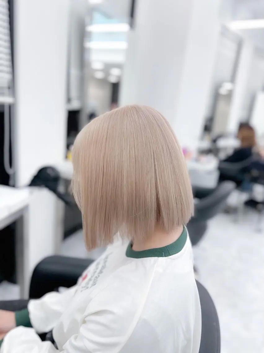ショート カラー ダメージレスブリーチ ×美髪矯正【滝太】のヘアスタイル
