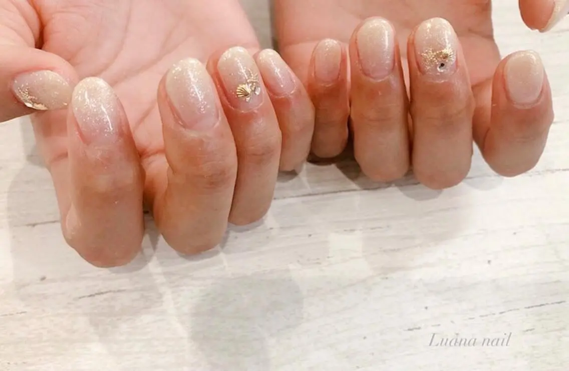 ショート キッズ ネイル グラデーション ラメ(グリッター) ラメグラデーション オフィスネイル シンプルネイル Luana nail (ルアナネイル)のネイルデザイン