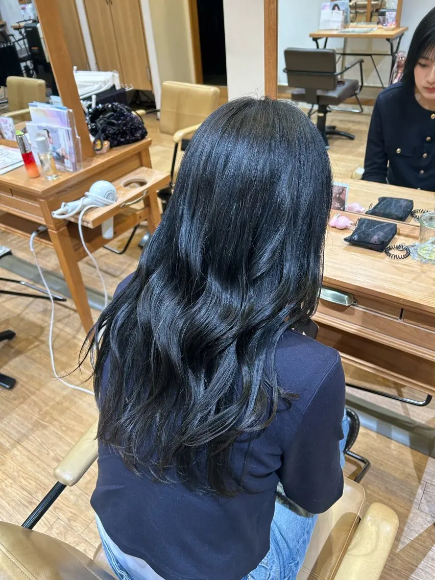 カラー 黒髪 ブルーカラー ブルーブラック ROCCA hair YUIKOのヘアスタイル