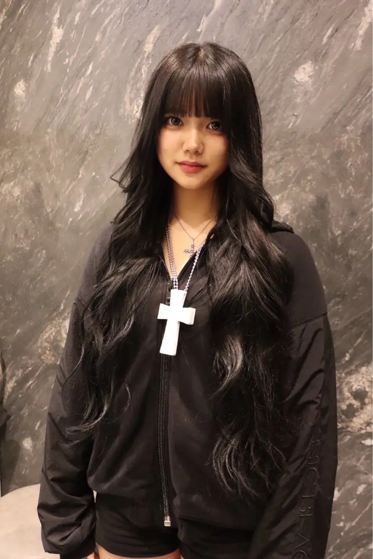 ロング ロングレイヤー くびれヘア 顔周りカット 韓国風ヘア レイヤーカット カット ヘアカラー レイヤー/ブリーチ iwamiya岩見谷のヘアスタイル