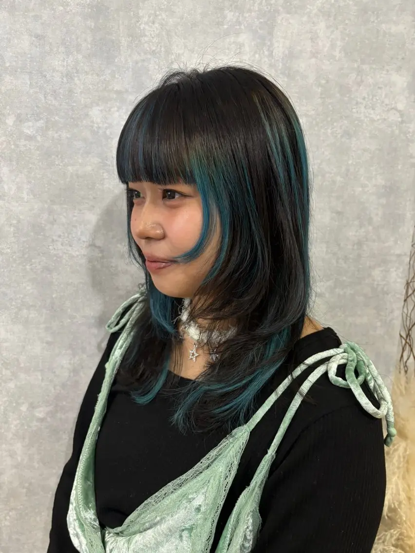 セミロング カラー カット ヘアカラー トリートメント 🌐NATSUMI 🌐【寒色カラー】のヘアスタイル