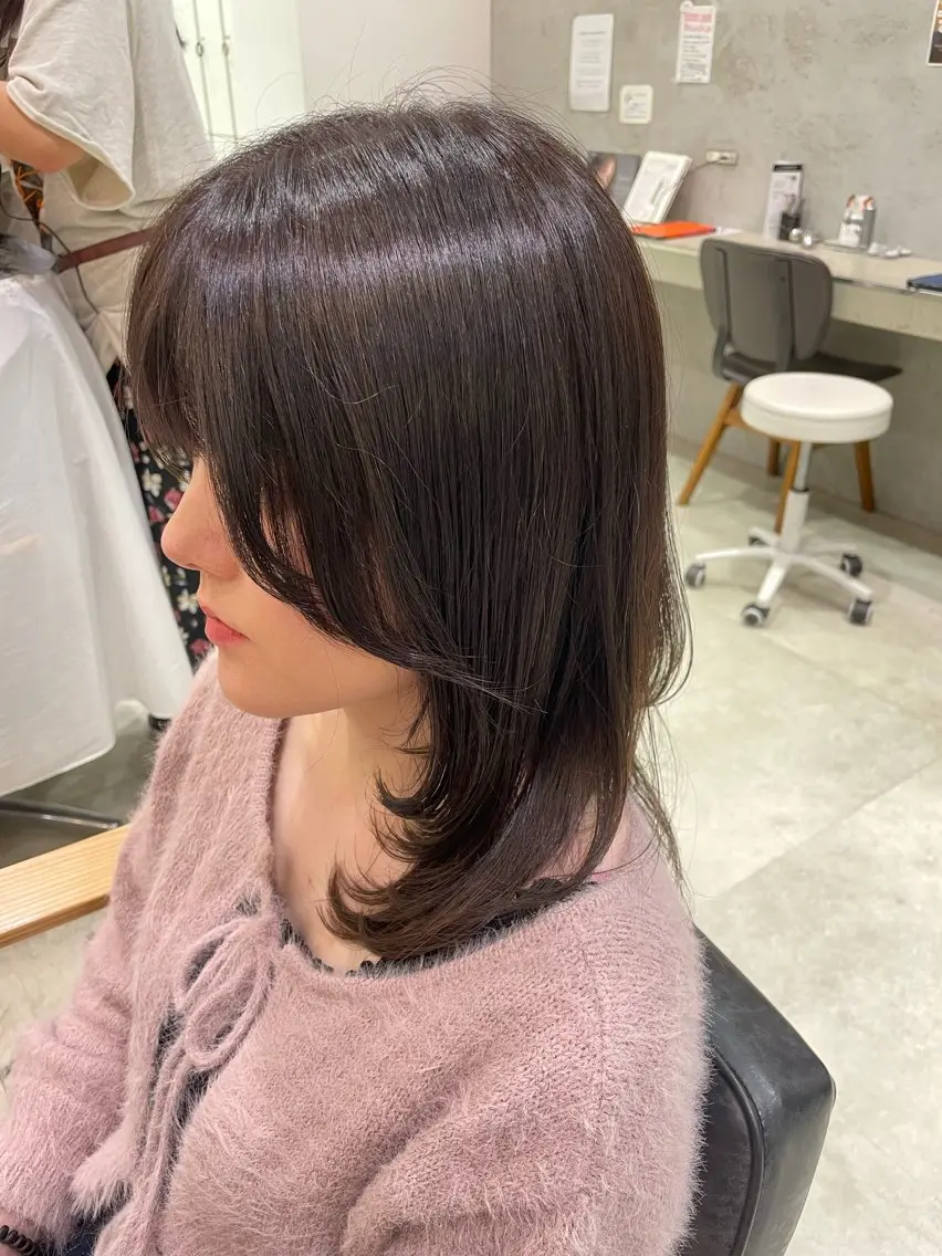 セミロング カラー ブラウンカラー 透明感カラー ラベンダーカラー ラベンダーブラウン 顔周りカット カット ヘアカラー トリートメント 神野 れなのヘアスタイル