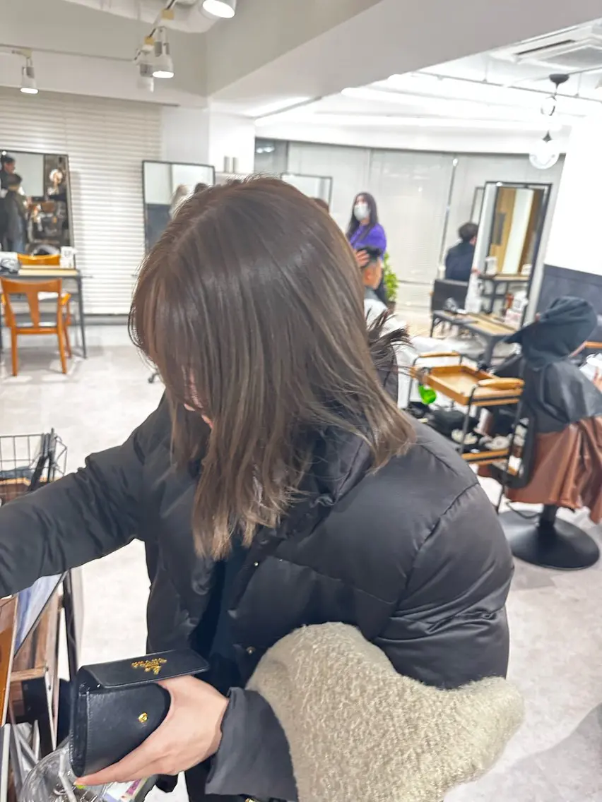 ミディアム カラー パーマ ヘアアレンジ メンズ キッズ カット ヘアカラー レイヤーカット/ 巻ける縮毛矯正のヘアスタイル