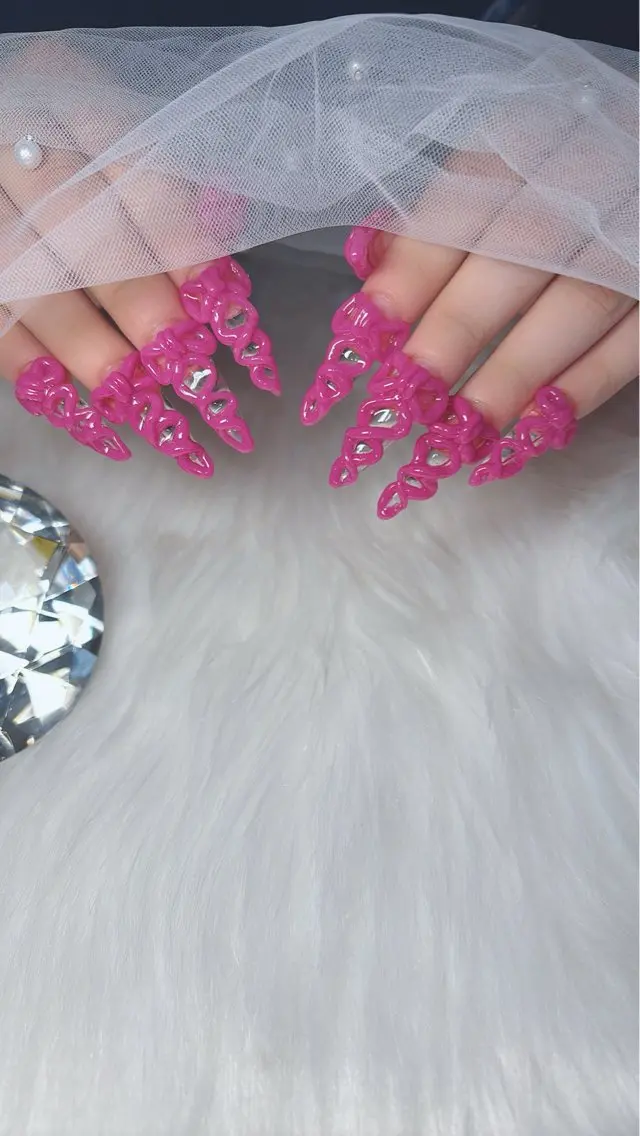 ネイル ロングネイル リボン Kayo 💅のネイルデザイン
