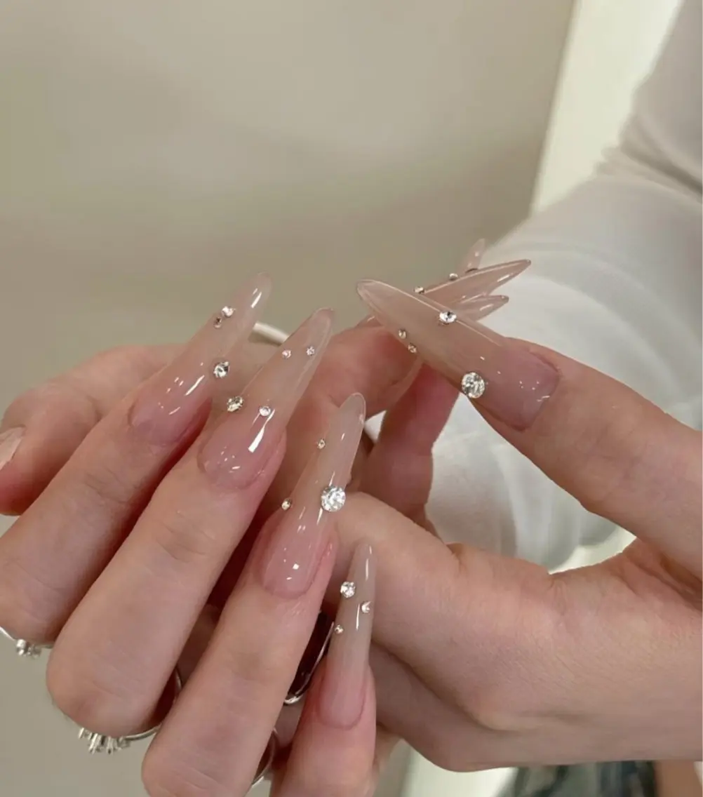 ネイル キラキラネイル マグネットネイル ぷっくりネイル 春ネイル ワンホンネイル ハンドネイル Lyna 池袋のネイルデザイン