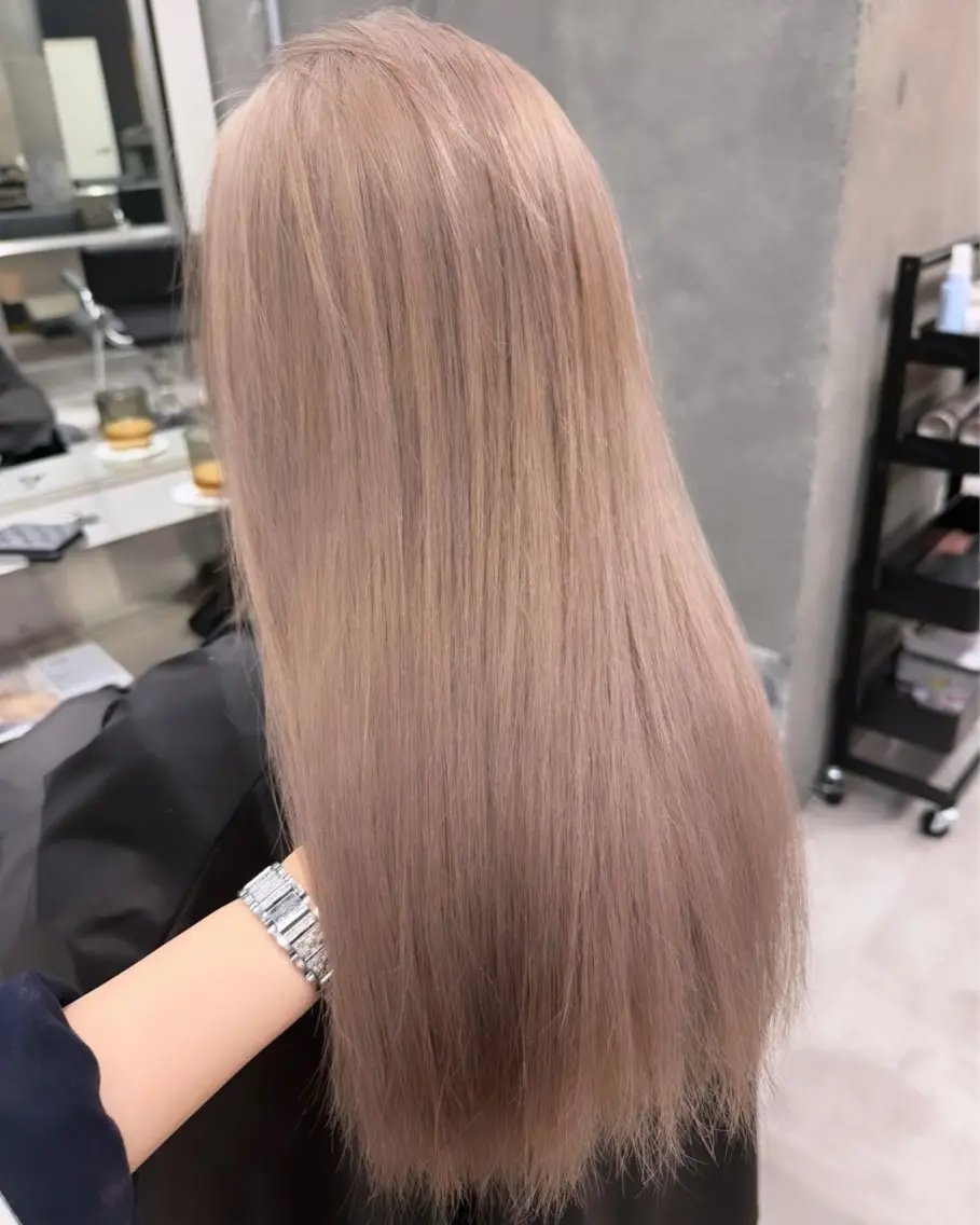 ロング カラー ベージュカラー ブリーチ ハイトーンカラー ミルクティーベージュ ホワイトベージュ ヘアカラー moeka🎀 似合わせカラー🎀のヘアスタイル