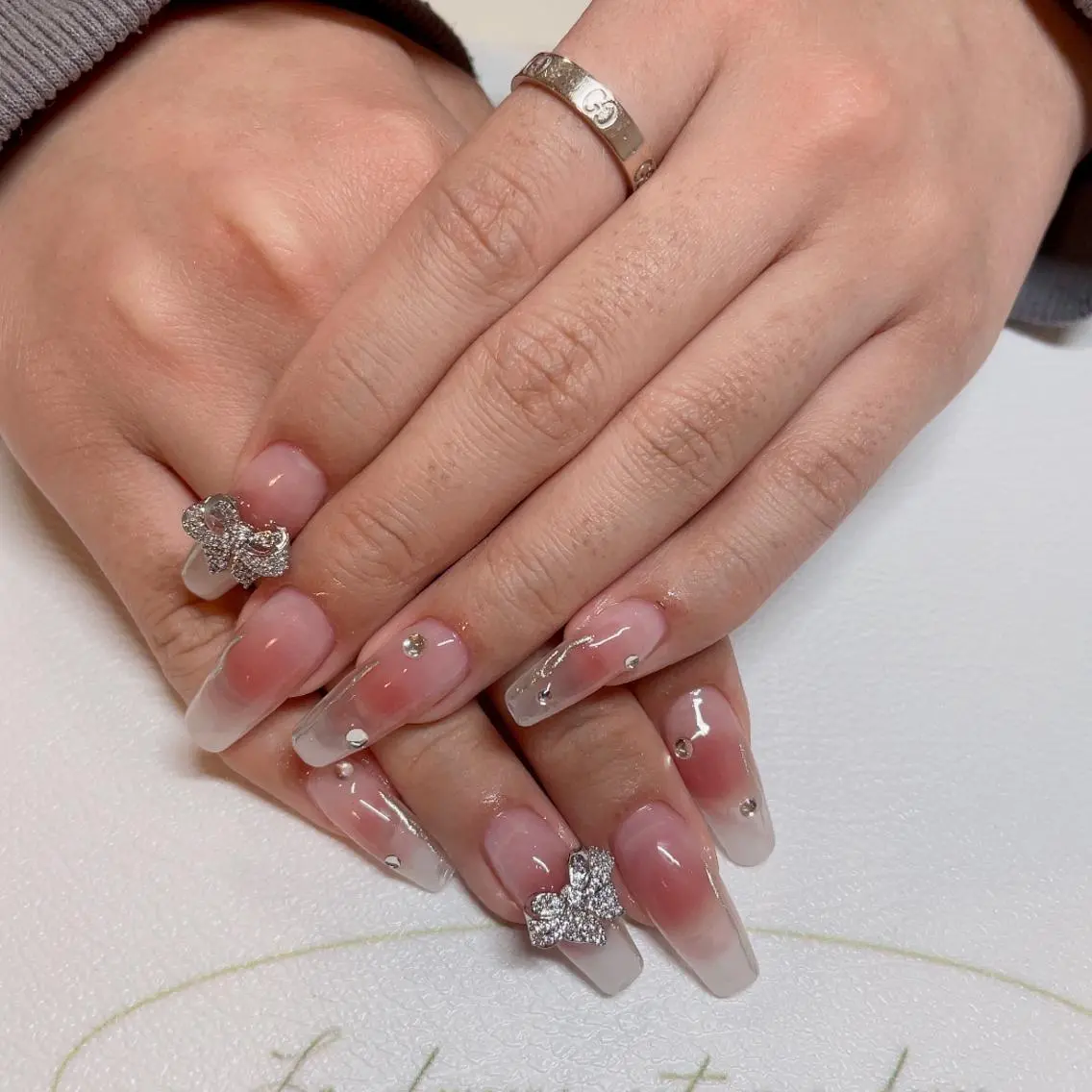 ネイル チークネイル グラデーション ハンドネイル エン Nail salonのネイルデザイン