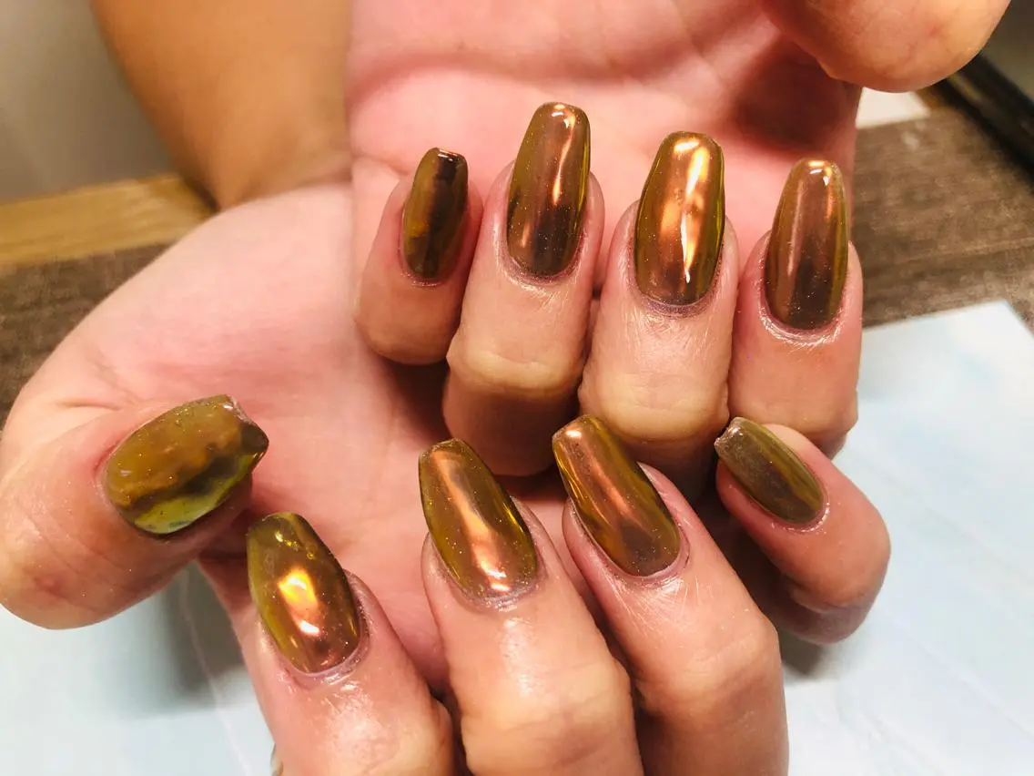 ネイル ブラウン ミラーネイル ハンドネイル mogunail &blowのネイルデザイン