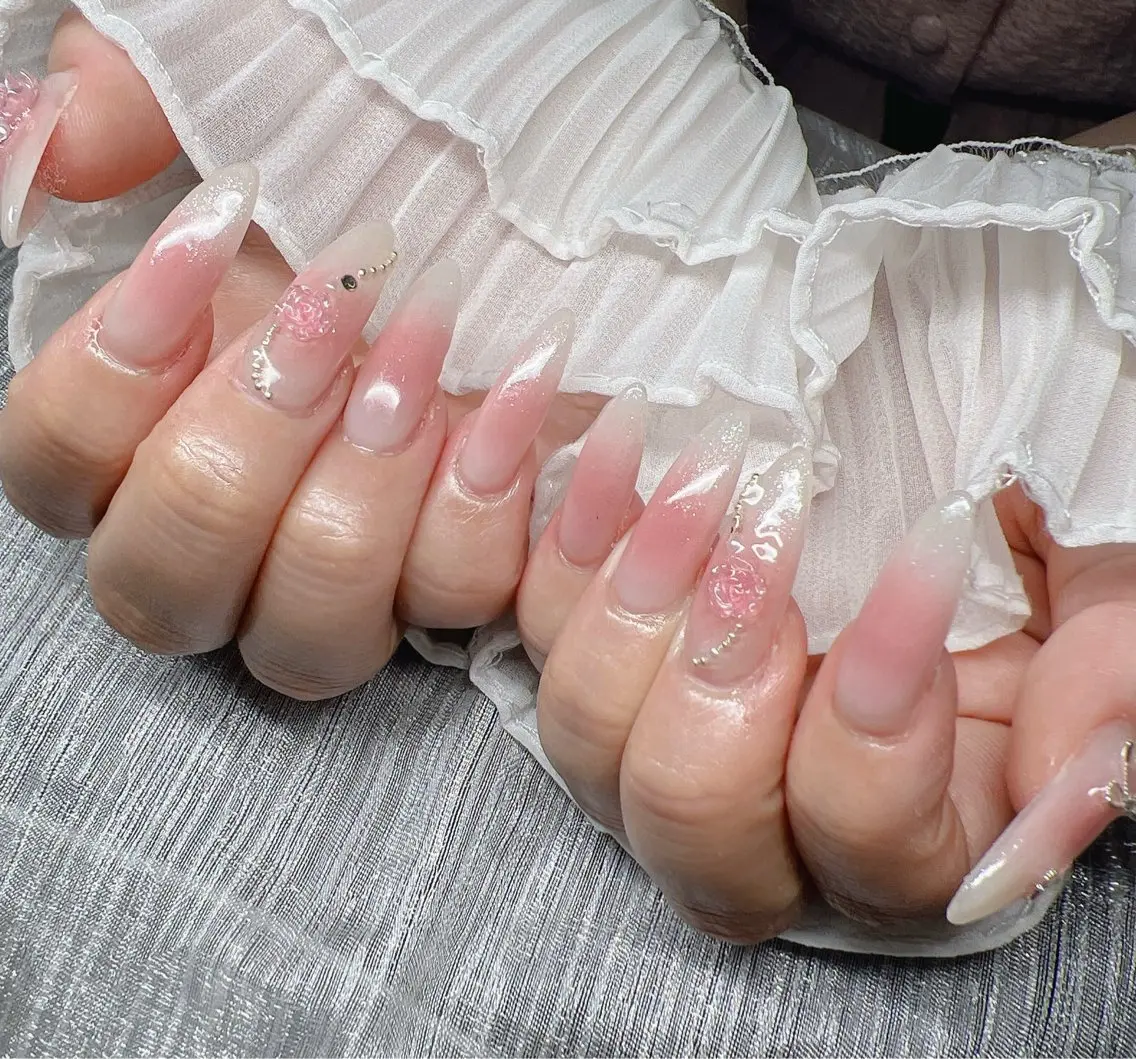 ネイル 長さ出し グラデーション 卒業式 キラキラネイル マグネットネイル ハンドネイル Lee Nailsのネイルデザイン