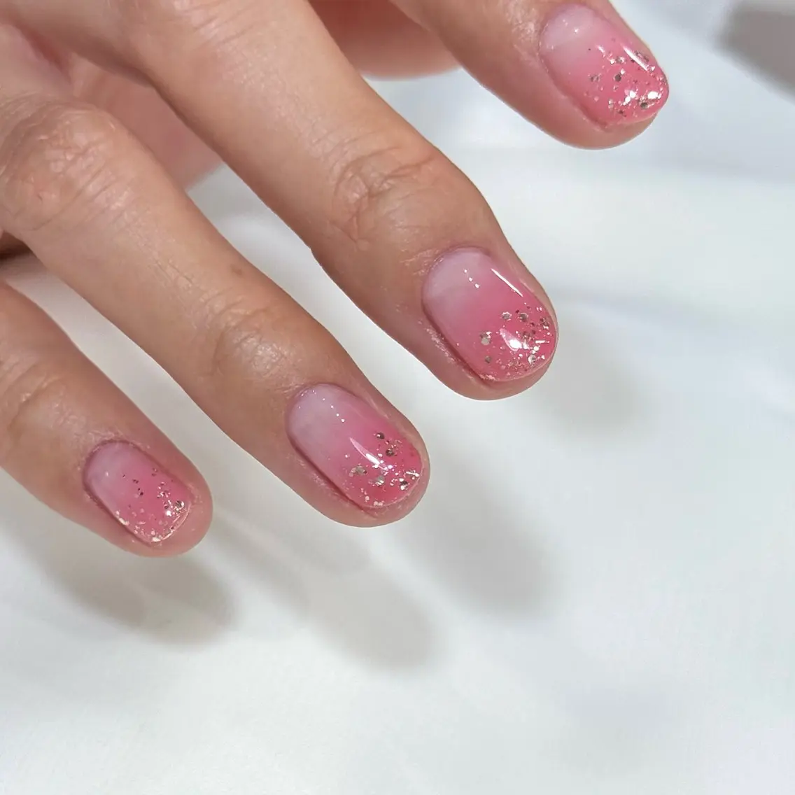 グラデーションネイル💅🏼フォルムにこだわった艶仕上げ✨（オフあり）の写真