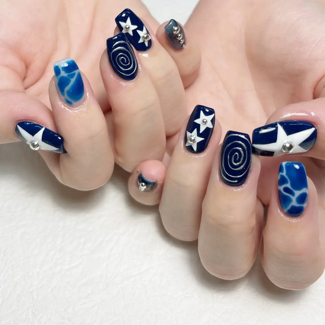 ネイル アートネイル フットネイル ジェルネイル キラキラネイル 韓国ネイル ハンドネイル Y nail なんば堀江店のネイルデザイン