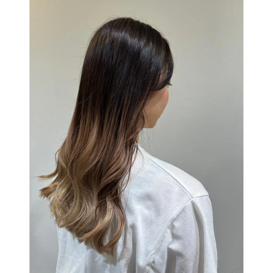 ロング カラー ヘアカラー トリートメント 木下 実優のヘアスタイル