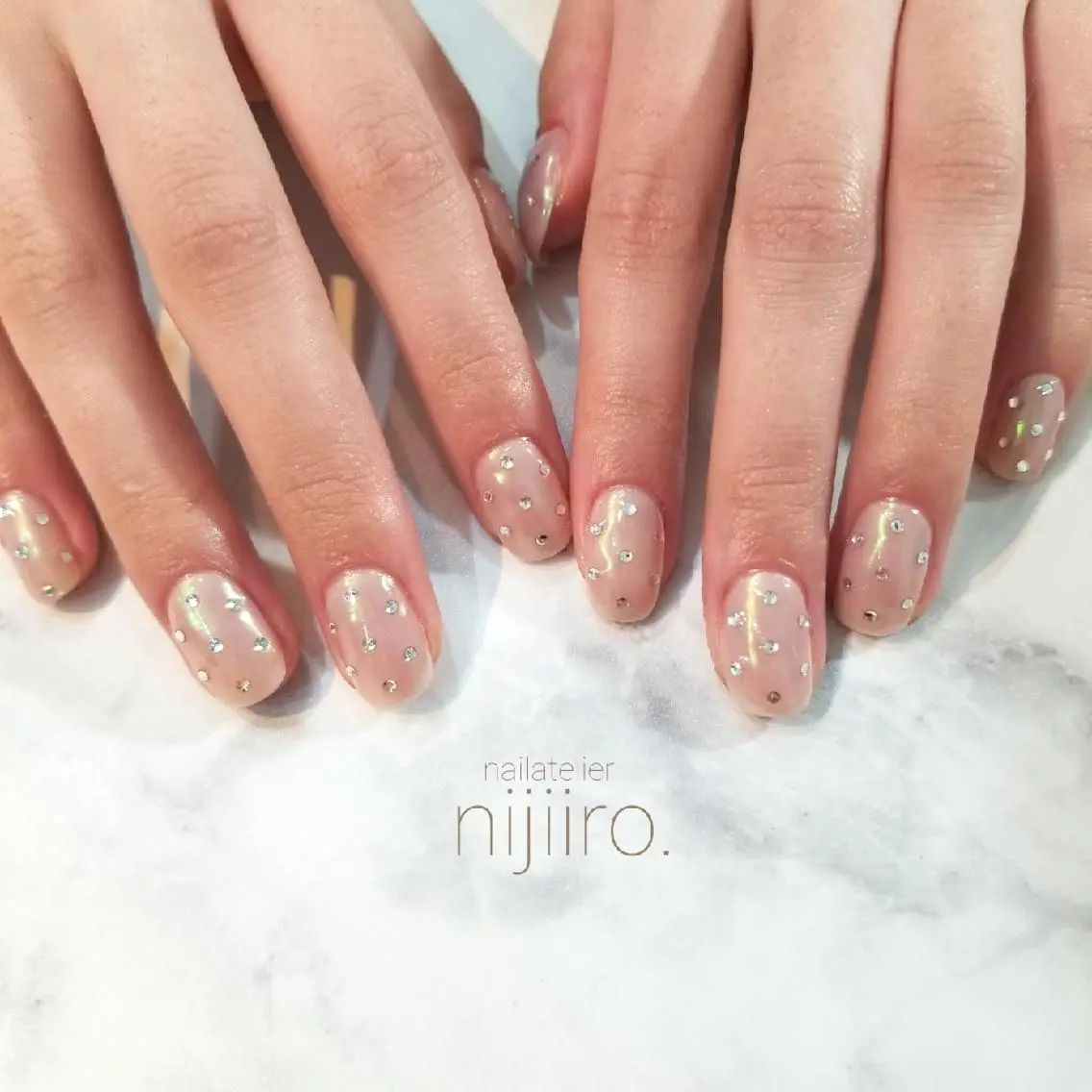 ネイル オーロラネイル ハンドネイル nijiiro🌈 サトウのネイルデザイン