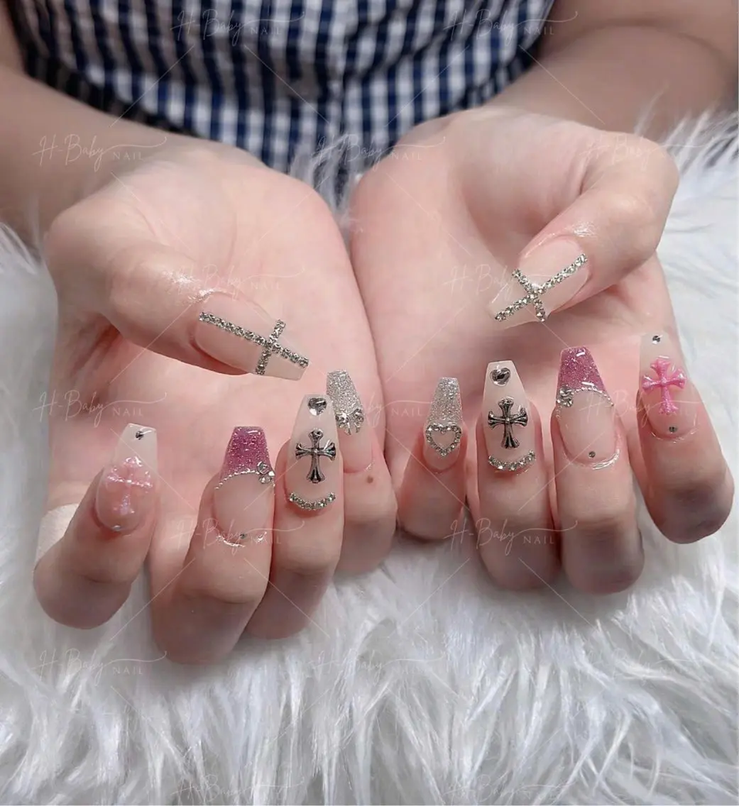 ネイル オーロラネイル フレンチネイル ジェルネイル ハロウィン キラキラネイル H.baby Nail Salonのネイルデザイン