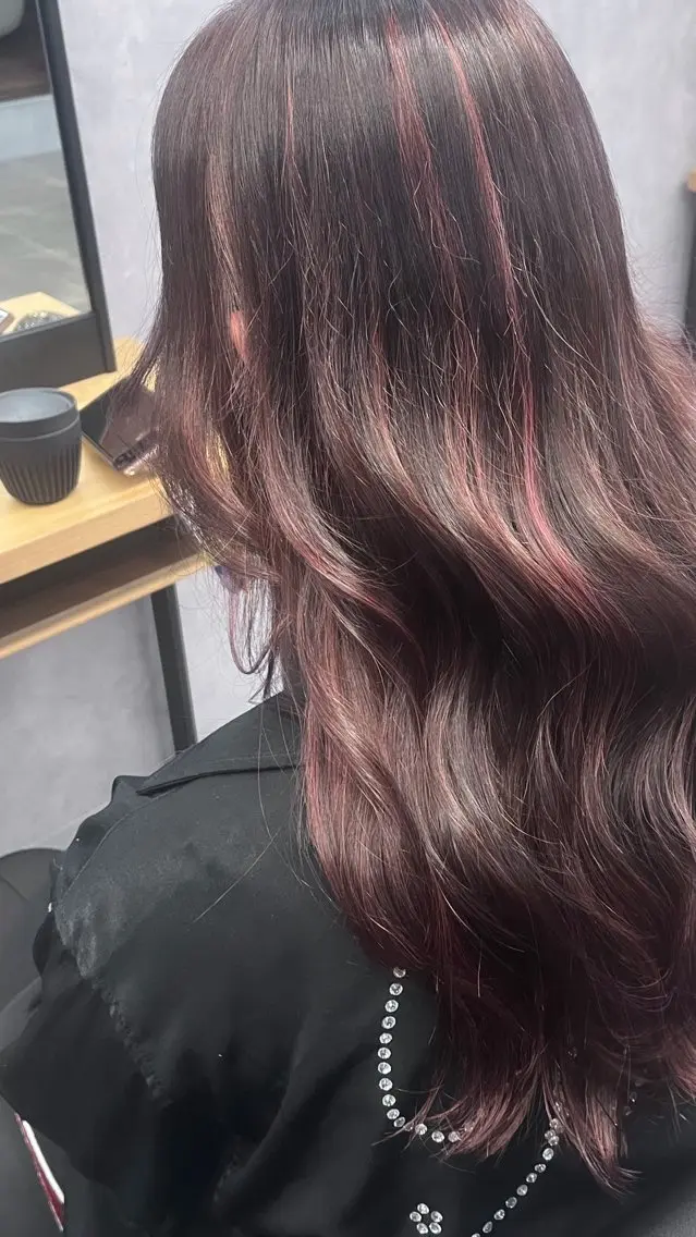 ロング カラー ブラウンカラー ハイライトカラー ピンクカラー ピンクブラウン ハイライト 熊谷 有紗のヘアスタイル