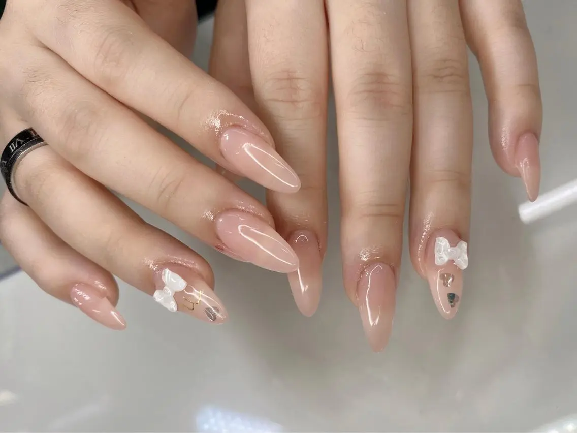 ネイル ハンドネイル I-nailロング /ワンホン/キラキラのネイルデザイン