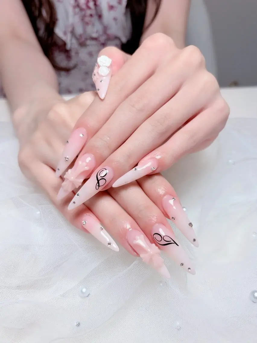 ネイル 韓国ネイル マグネットネイル 持ち込み ニュアンスネイル シンプルネイル ハンドネイル Huyn Nail Shinjyukuのネイルデザイン
