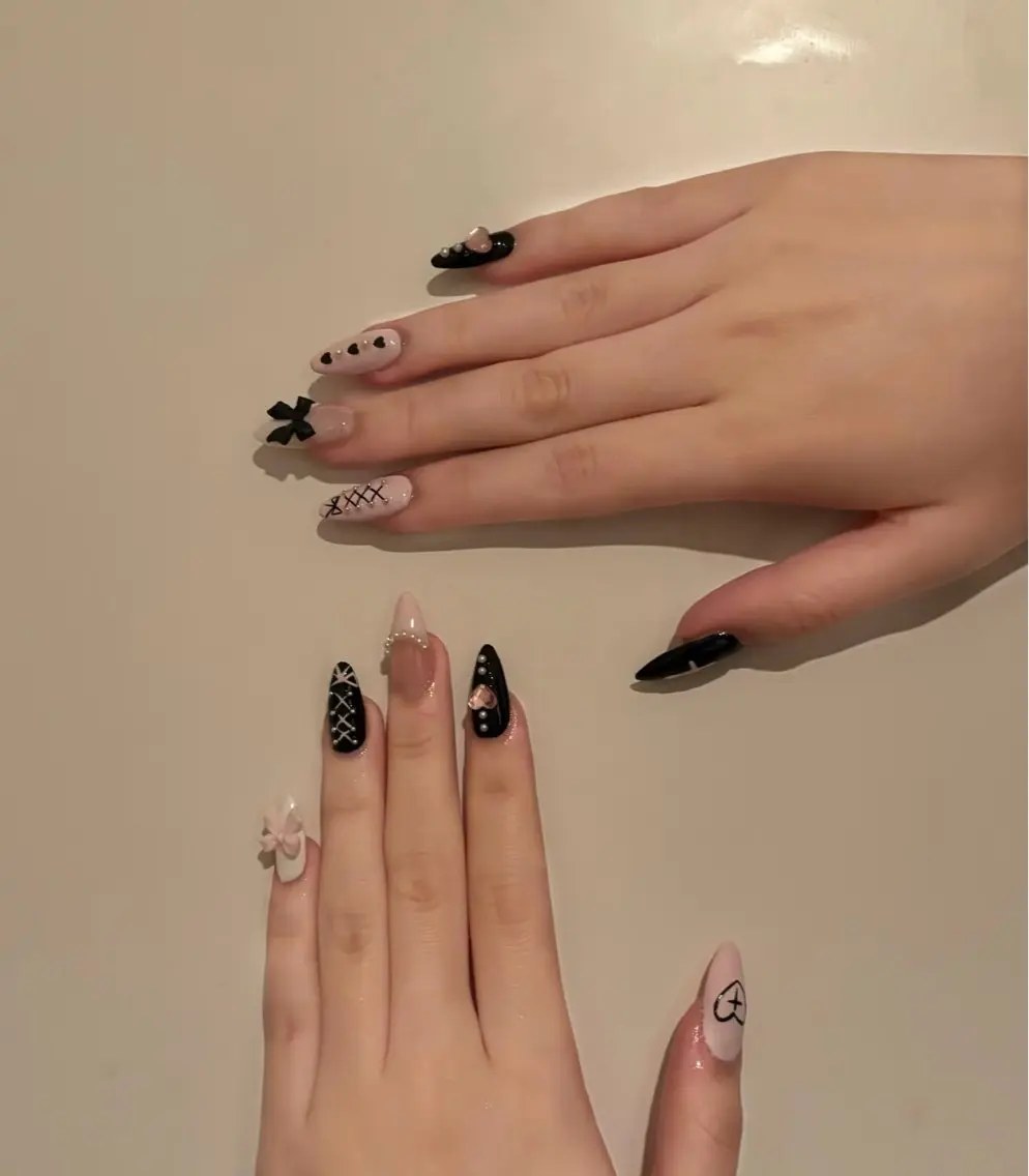 ネイル アートネイル オーロラネイル チークネイル フレンチネイル ガラスフレンチ ハンドネイル 🎀YooLi Nail salonのネイルデザイン