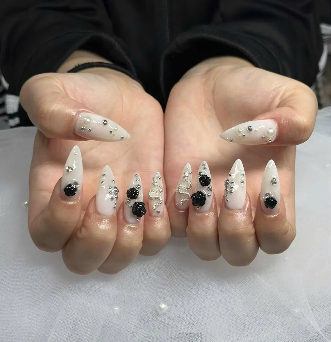 ネイル オーロラネイル フレンチネイル ジェルネイル ハロウィン キラキラネイル H.baby Nail Salonのネイルデザイン