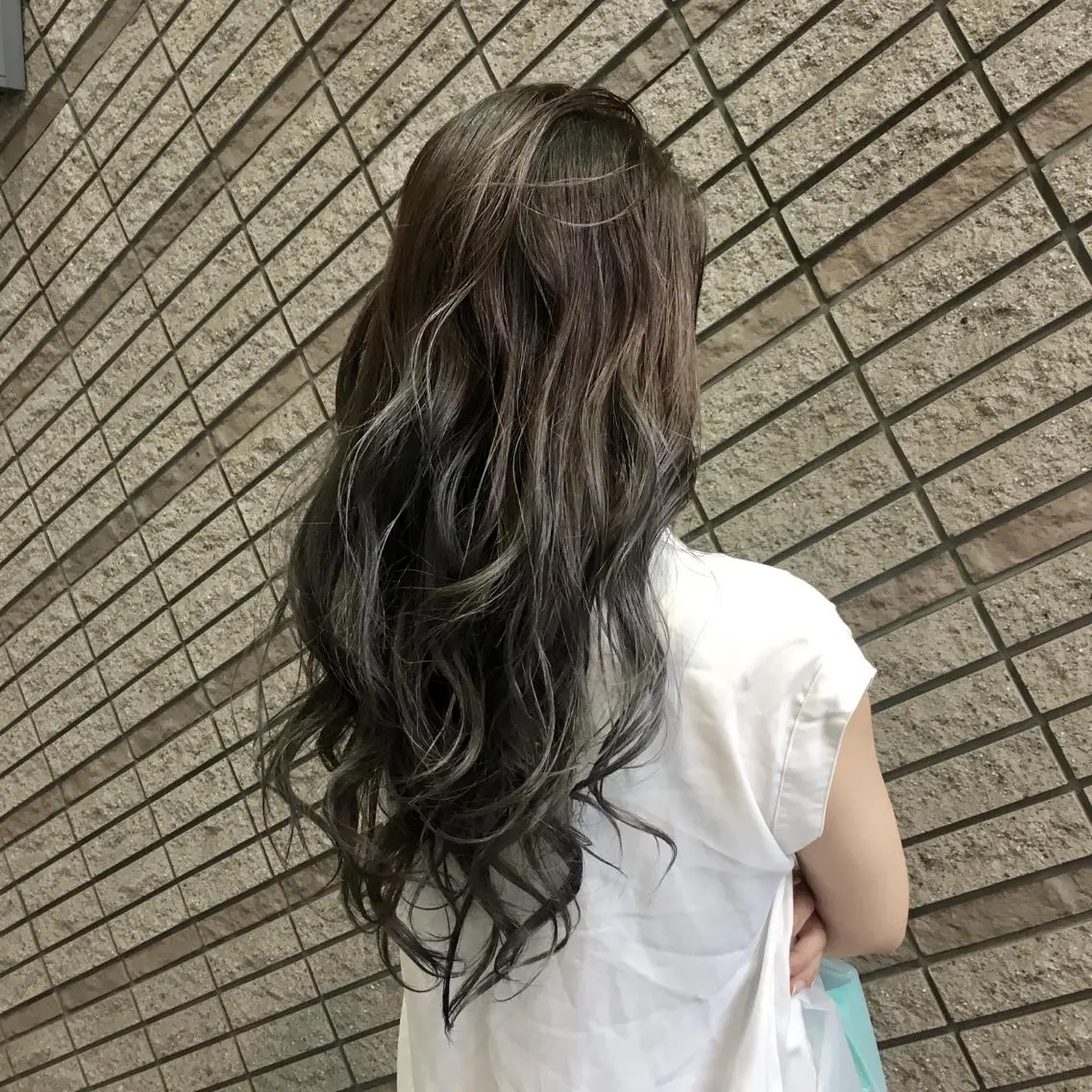 ロング カラー グレージュ カット ヘアカラー トリートメント ブリーチ/バレイヤ ージュ川端裕司のヘアスタイル