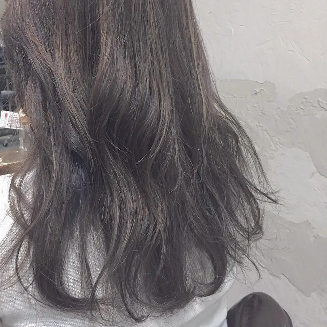 ミディアム セミロング ロング カラー アッシュ アッシュグレー ハイライトカラー イルミナカラー ハイライト LoRE hair 四条河原町 西尾友里のヘアスタイル