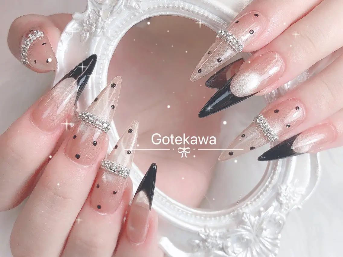 ネイル ドット フレンチネイル マグネットネイル 持ち込み 夏ネイル ハンドネイル ハンドケア Gote Kawa nail salonのネイルデザイン