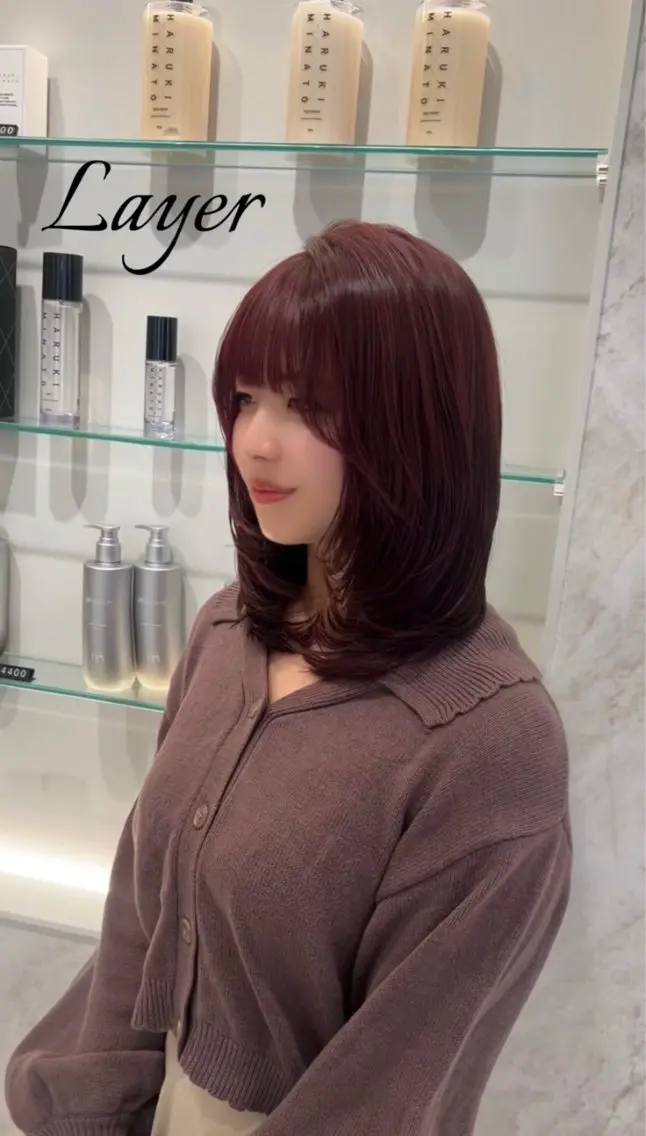 ミディアム カラー レイヤーカット 轟 千夏のヘアスタイル