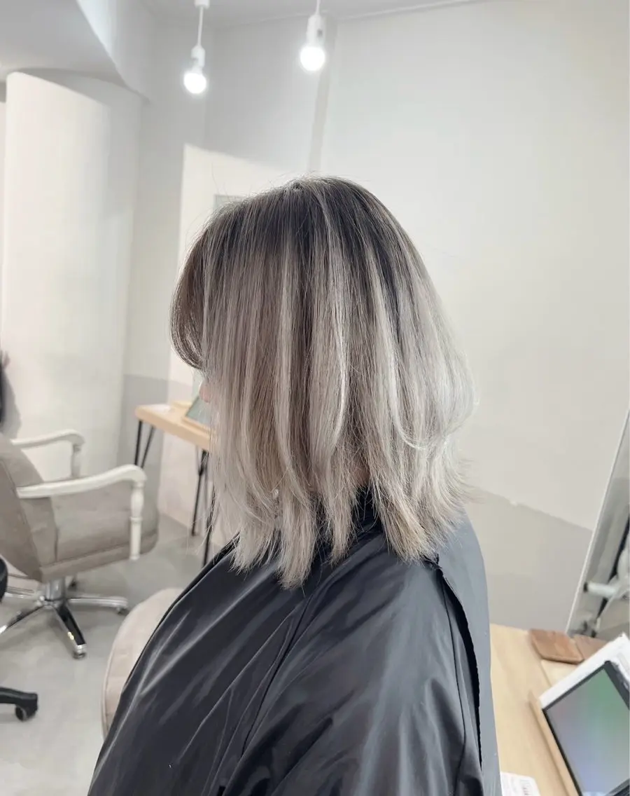 ショート カラー バレイヤージュ シルバー ホワイトシルバー レイヤーカット 指名数No.1 /NAOYAのヘアスタイル