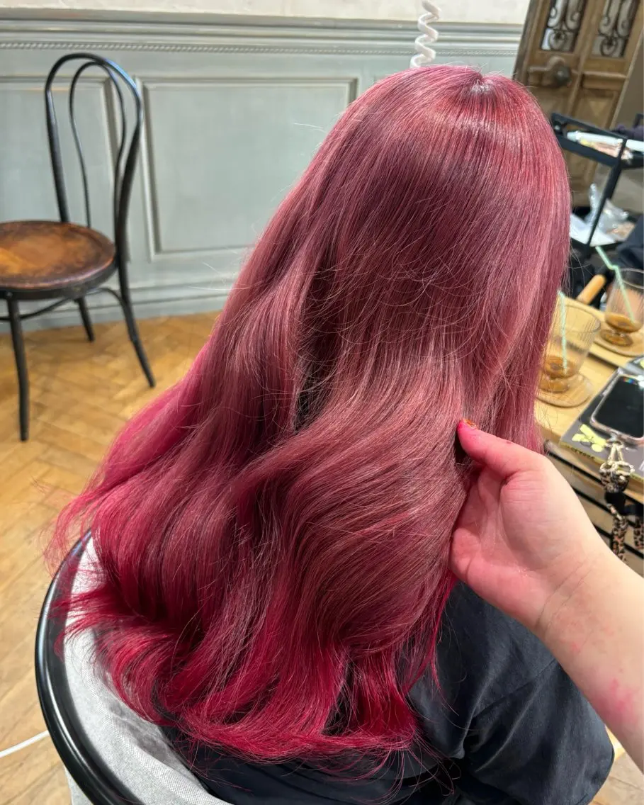 ロング カラー SAKI⭐️ブリーチ ・艶カラー⭐️のヘアスタイル