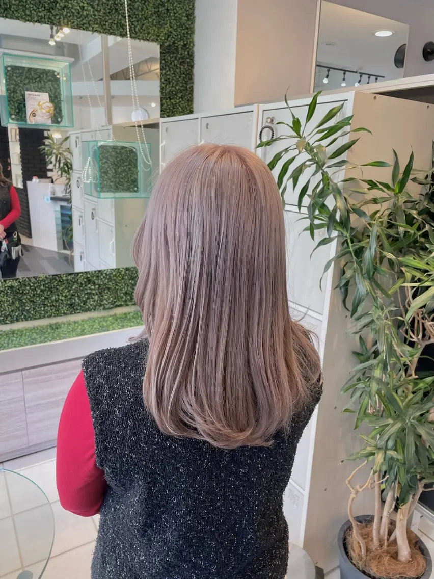 ミディアム カラー ベージュカラー ダブルカラー ピンクカラー ヘアカラー AINE 🧚🏻‍♀️のヘアスタイル