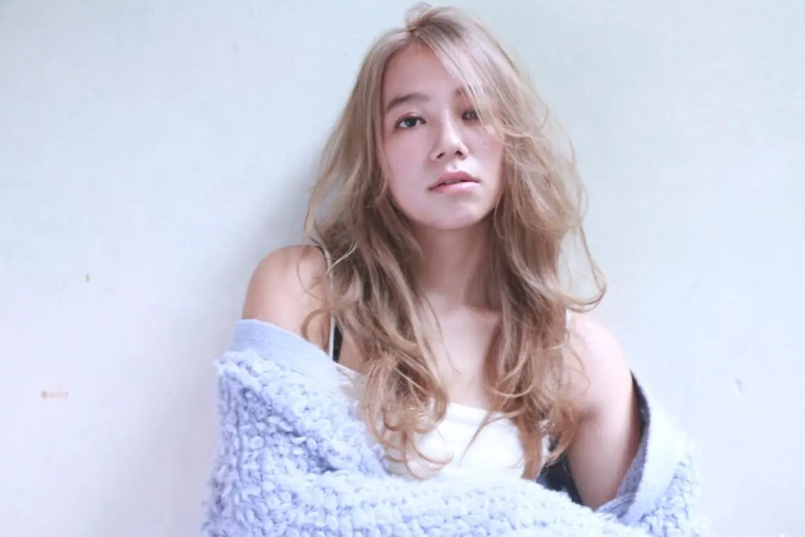 セミロング カラー ヘアアレンジ ブリーチ 透明感カラー ハイトーンカラー ケア剤オタク×海外 ヘア長谷川裕起のヘアスタイル