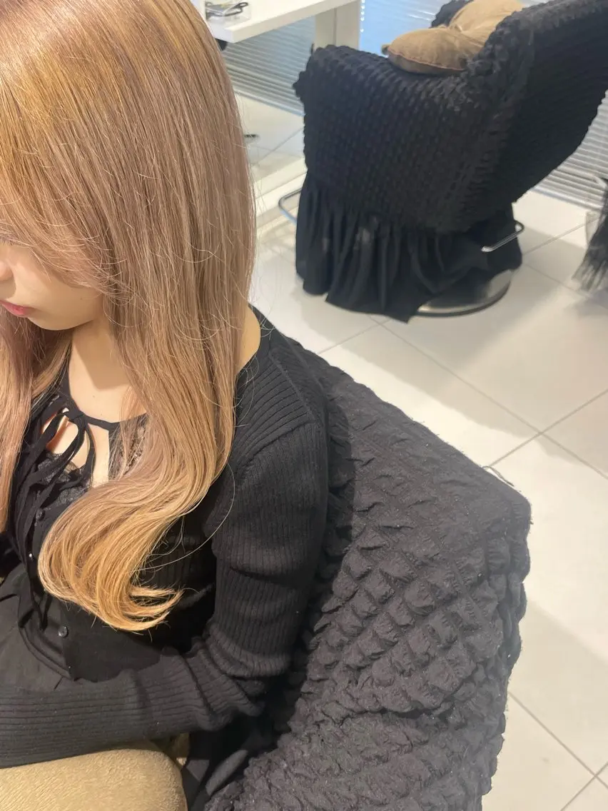 ロング カラー ベージュカラー ミルクティーベージュ yuzuna ハイトーン 天神のヘアスタイル