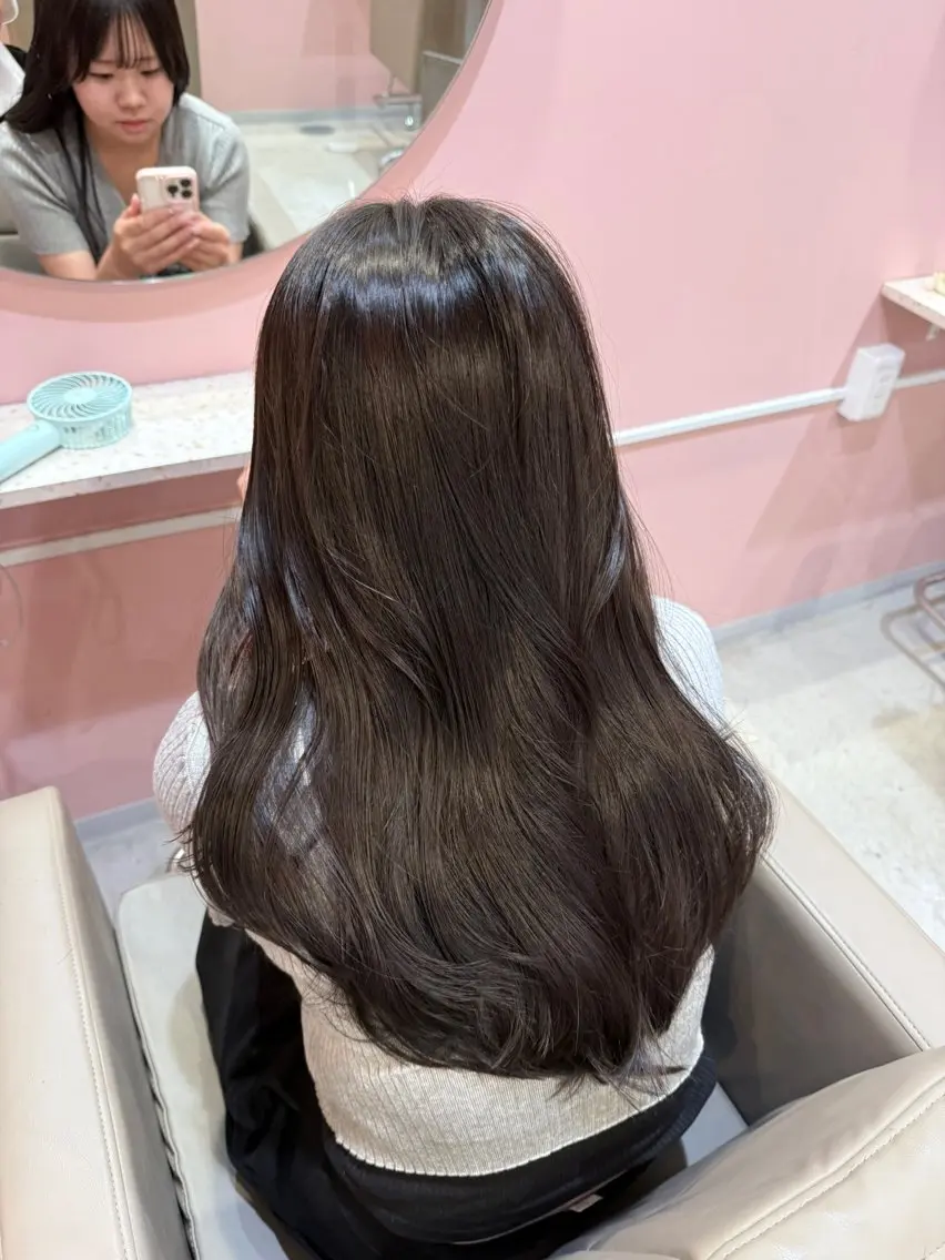 ロング カラー ロングレイヤー アッシュ ベージュカラー ブリーチ 透明感カラー カット ヘアカラー トリートメント 誰より丁寧なカット/ 小林輝/レイヤーのヘアスタイル