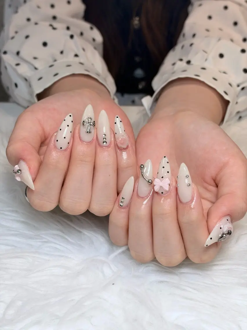 ネイル チークネイル ドット フレンチネイル グラデーション ハート ハンドネイル Julli NailStudioのネイルデザイン