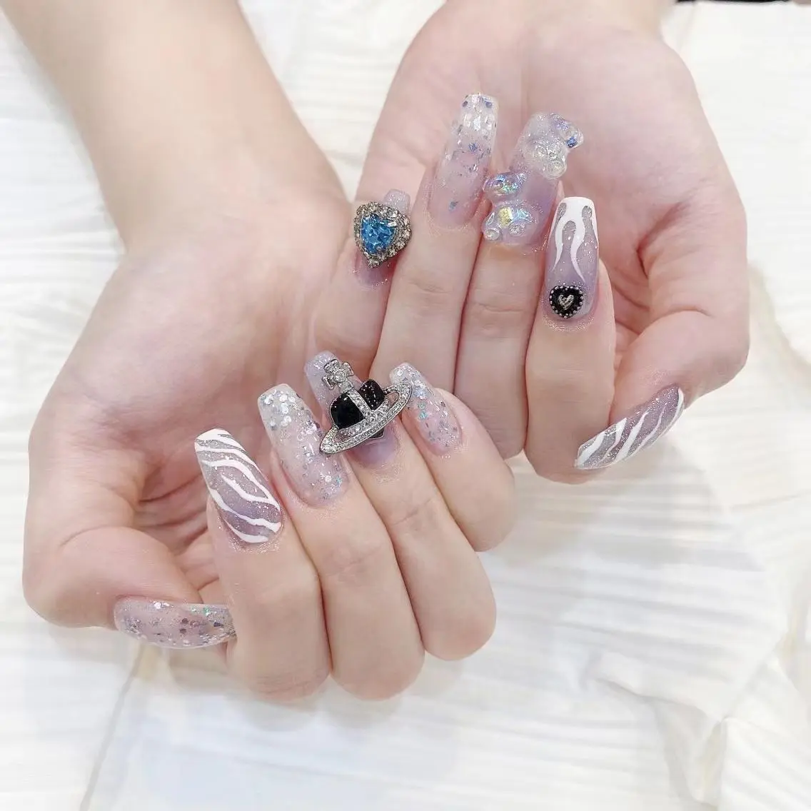 ネイル アニマル柄 ハート キラキラネイル ラメ(グリッター) シルバー Babarla nailのネイルデザイン