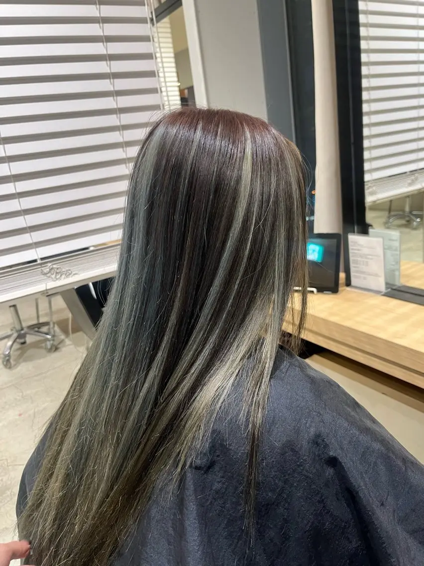 カラー アッシュ ベージュカラー 黒髪 ブリーチ ブルーカラー 透明感カラー✨🩵 韓国ヘアkanatoのヘアスタイル