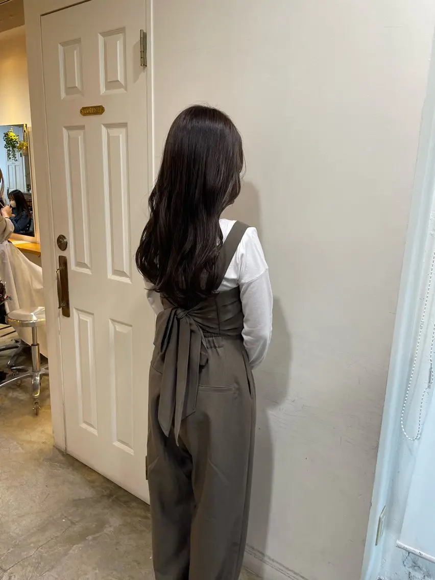 セミロング カラー グレージュ オリーブグレージュ オリーブグレー カット ヘアカラー トリートメント MIOベージュカラー 柔らかいカラーのヘアスタイル