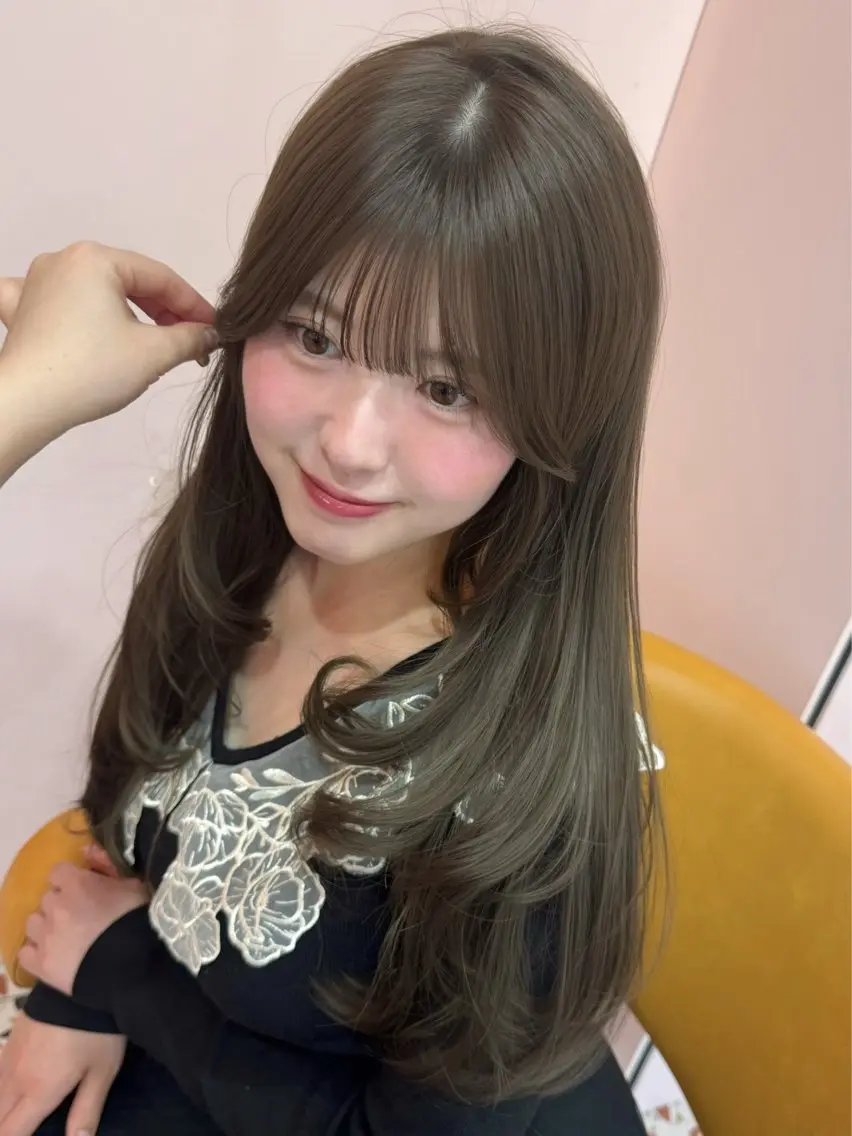 ロング ロングレイヤー アッシュ アッシュブラウン くびれヘア ハッシュカット カット ヘアカラー トリートメント 顔周り/透明感カラー REINA𓍯のヘアスタイル