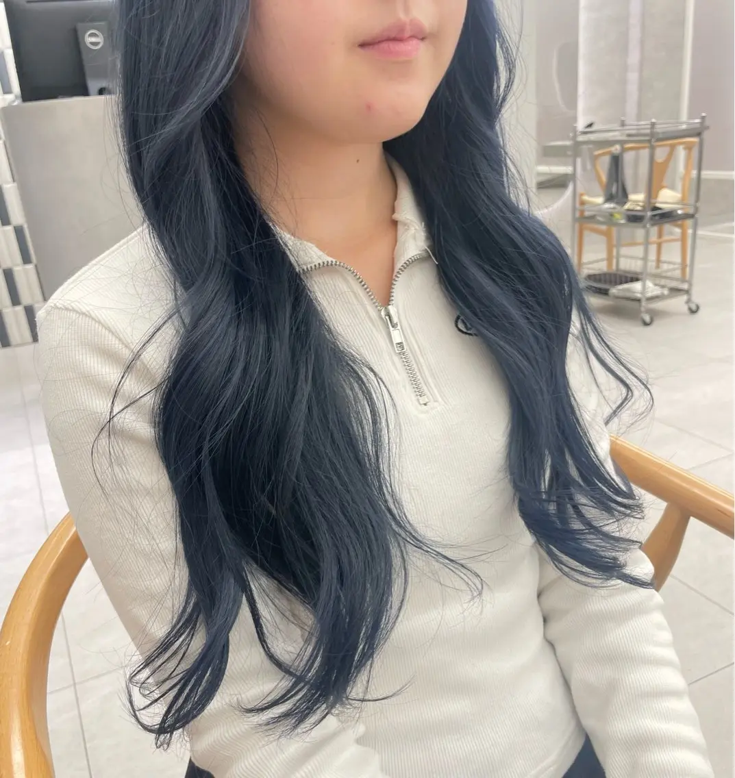 ロング カラー ブリーチ ネイビーカラー ヘアカラー トリートメント 愛華 【geep】のヘアスタイル