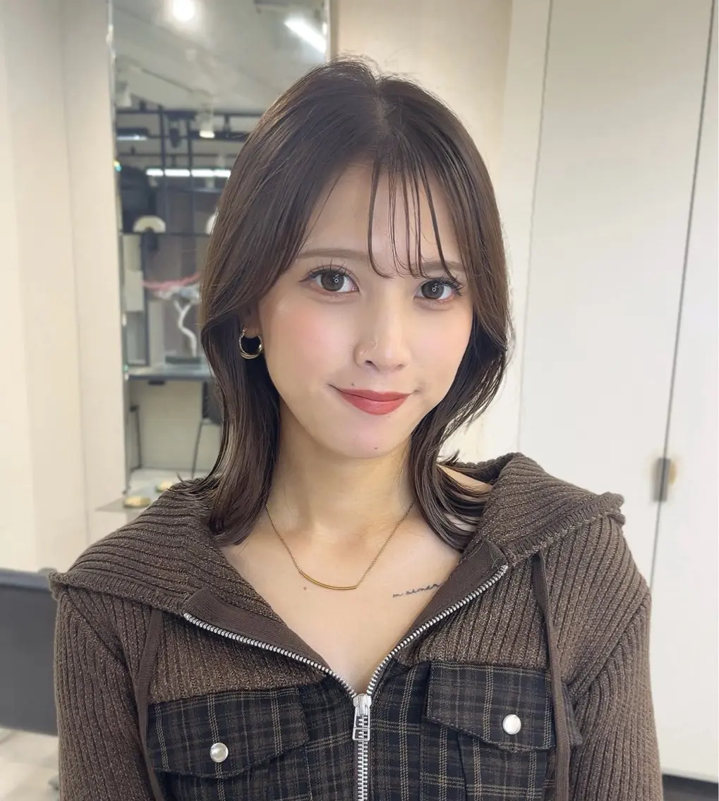 ミディアム カラー ヘアアレンジ アッシュ アッシュブラウン ブラウンカラー 透明感カラー 髪質改善 ヘアカラー トリートメント ハイトーンモデル募集 / Ayaka🎀のヘアスタイル