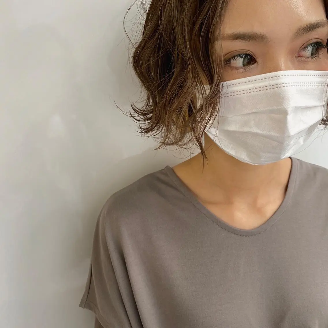 ショート カラー ベージュカラー ハイトーンカラー カット ヘアカラー トリートメント (h)wim ウィムのヘアスタイル