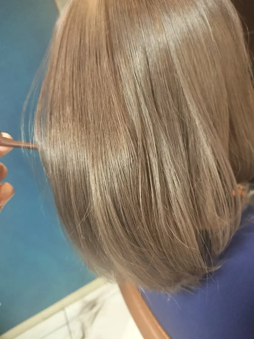 セミロング カラー 透明感カラー ヒカ ルのヘアスタイル