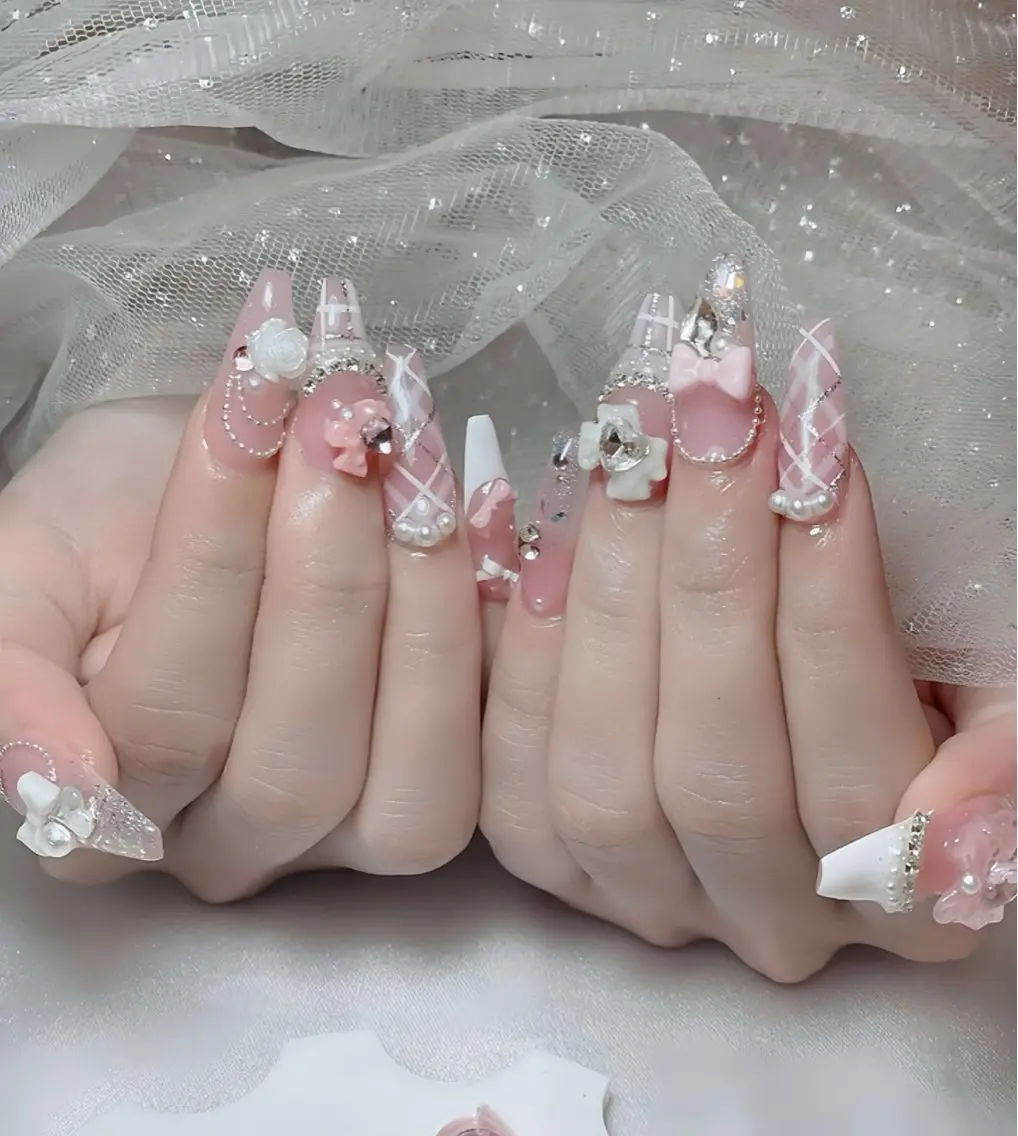 ネイル オーロラネイル チークネイル 桜ネイル クリアネイル ドット ハンドネイル Rin Nail 新大久保店のネイルデザイン